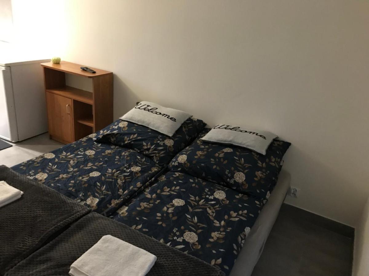 Kris Apartment Kajetany المظهر الخارجي الصورة